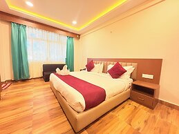 Darjeeling Hotel Dolma Golden