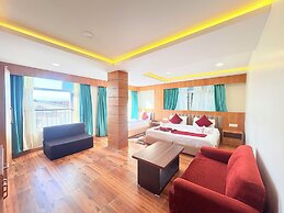 Darjeeling Hotel Dolma Golden