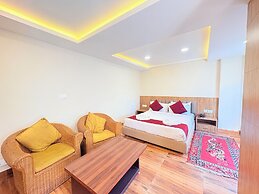 Darjeeling Hotel Dolma Golden