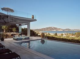4-bedroom Private Villa, Sea View & Swimming Pool