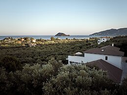 4-bedroom Private Villa, Sea View & Swimming Pool