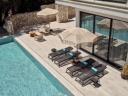 4-bedroom Private Villa, Sea View & Swimming Pool