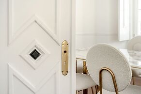 Chiado Deluxe by Homing