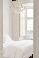 Chiado Deluxe by Homing