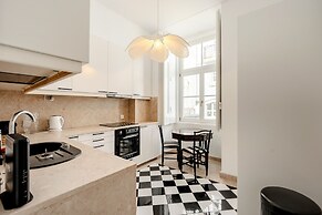 Chiado Deluxe by Homing