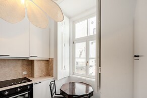Chiado Deluxe by Homing