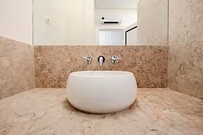 Chiado Deluxe by Homing