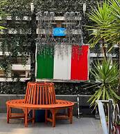 Lion University & Youth Hostel Milan