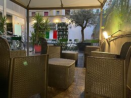 Lion University & Youth Hostel Milan