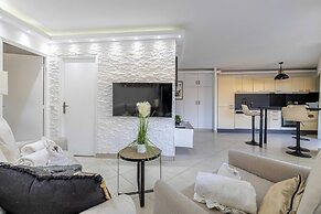 Apt With Terrace and sea View, 2min From the Beach