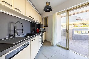 Apt With Terrace and sea View, 2min From the Beach