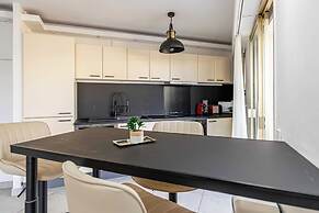 Apt With Terrace and sea View, 2min From the Beach