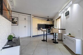 Apt With Terrace and sea View, 2min From the Beach