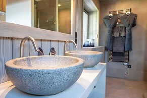 Exceptional 12P Chalet With Sauna and Jacuzzi
