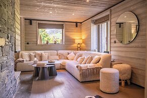 Exceptional 12P Chalet With Sauna and Jacuzzi