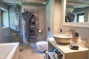 Exceptional 12P Chalet With Sauna and Jacuzzi
