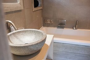 Exceptional 12P Chalet With Sauna and Jacuzzi