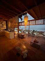 w Relaxing Oceanfront 5BR in Punta Veleros