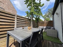 The Waiting Room - Peace, Nature, and Charm in Peer
