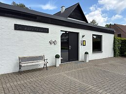 The Waiting Room - Peace, Nature, and Charm in Peer