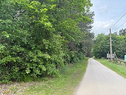 The Waiting Room - Peace, Nature, and Charm in Peer