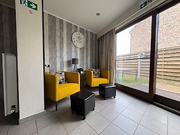 The Waiting Room - Peace, Nature, and Charm in Peer