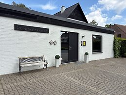 The Waiting Room - Peace, Nature, and Charm in Peer