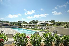 Lecci Apartment With Outdoor Pool