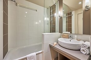 Coastal Chalet for 6 With Pool