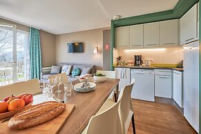 Coastal Chalet for 6 With Pool