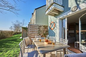 Coastal Chalet for 6 With Pool