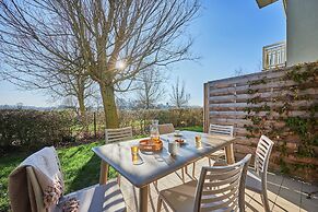 Coastal Chalet for 6 With Pool