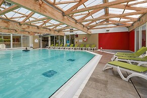 Coastal Chalet for 6 With Pool