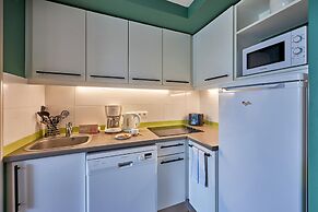Coastal Chalet for 6 With Pool