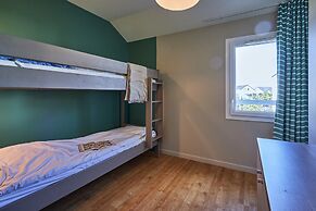 Coastal Chalet for 6 With Pool