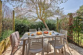 Coastal Chalet for 6 With Pool