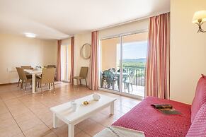 Apartment With Wave Pools Access