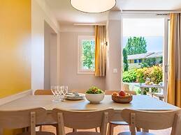 Chic Riverfront Stay With Balcony