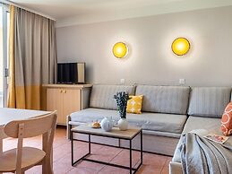 Chic Riverfront Stay With Balcony