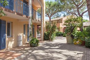 Chic Riverfront Stay With Balcony