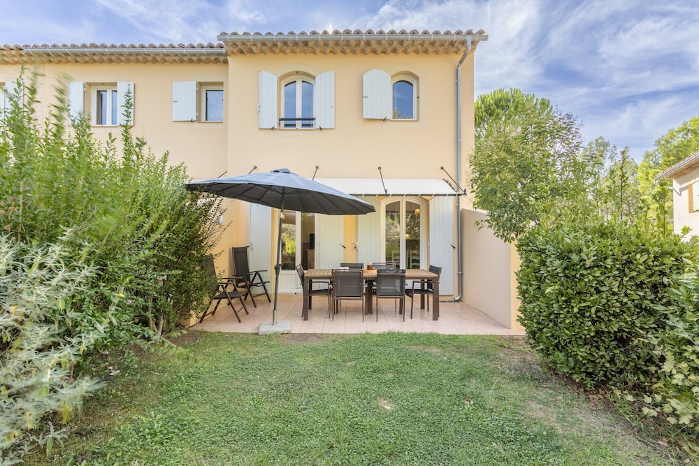 Stay With Private Outdoor Space