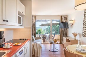 Stay With Private Outdoor Space