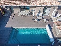 Green Corsican Oasis With Pool