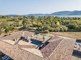 Green Corsican Oasis With Pool
