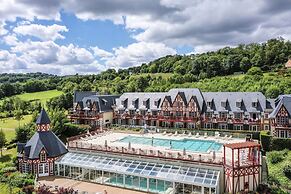 Luxe Normandy Duplex for 8 With Pool