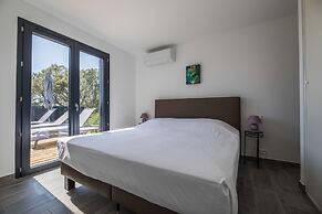 Lecci Villa With Outdoor Pools