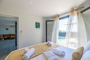 Lecci Villa With Outdoor Pools
