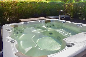 Charming Home With Hot Tub