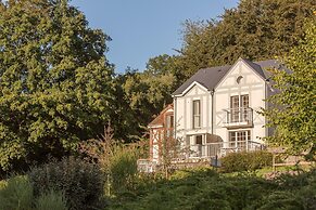 Stunning Bungalow With Pool for 6