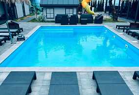 Comfortable Holiday Homes With Swimming Pools